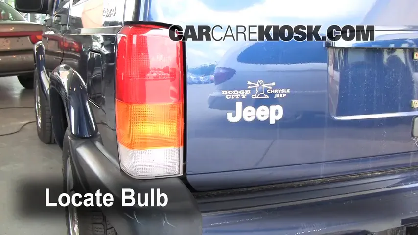 2000 Jeep Cherokee Sport 4.0L 6 Cyl. (4 Door) Éclairage Feux de marche arrière (remplacer une ampoule)
